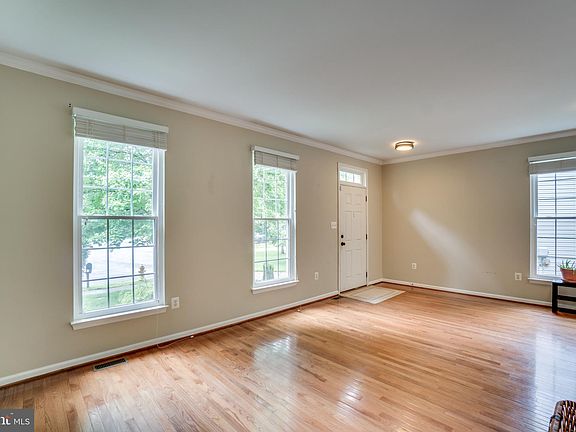 3rd image of 15531 Miller School Pl