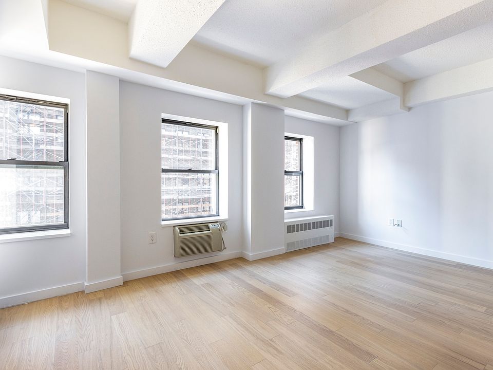 1st image of 360 W 34th St #Penthouse H