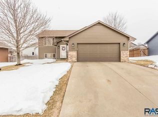 7404 S Connie Ave, Sioux Falls, SD 57108