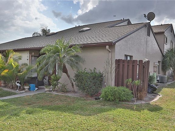 3rd image of 12960 Meadowood Ct