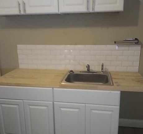 2nd image of 3706 E 57th St #B