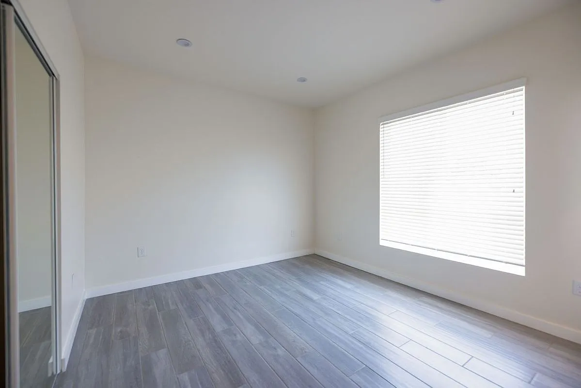 3 bed, 3.5 bath, 1614 sqft, $4,750 — Photo 3