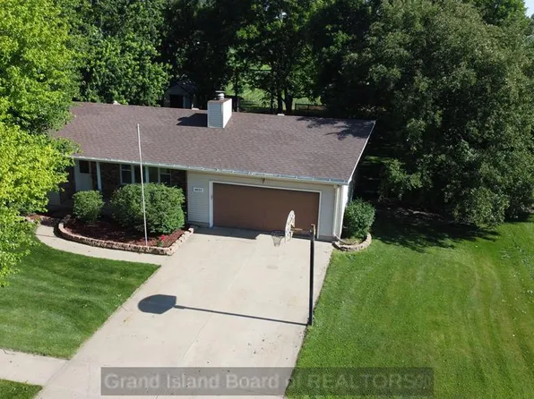 4022 W Greenwood Dr, Grand Island, NE 68803