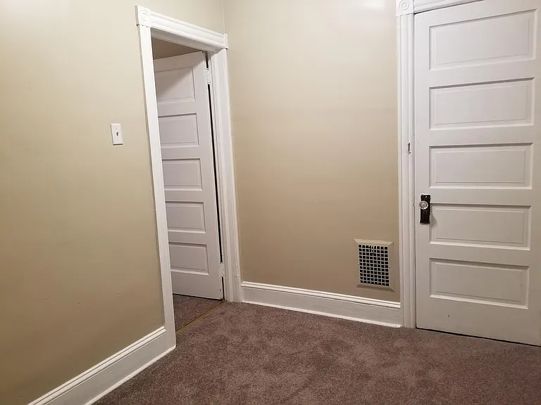 525 E Laurel St — Photo 10