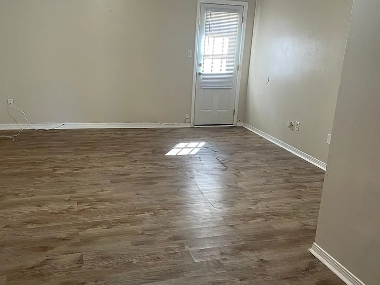 11620 Chemstrand Rd #5 — Photo 3