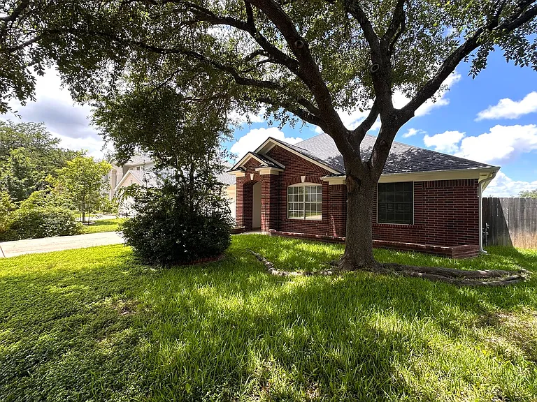 6708 Bancroft Woods Dr — Photo 3