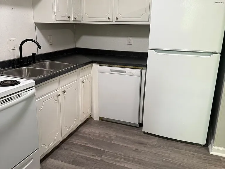 812 Burwind Ct — Photo 8