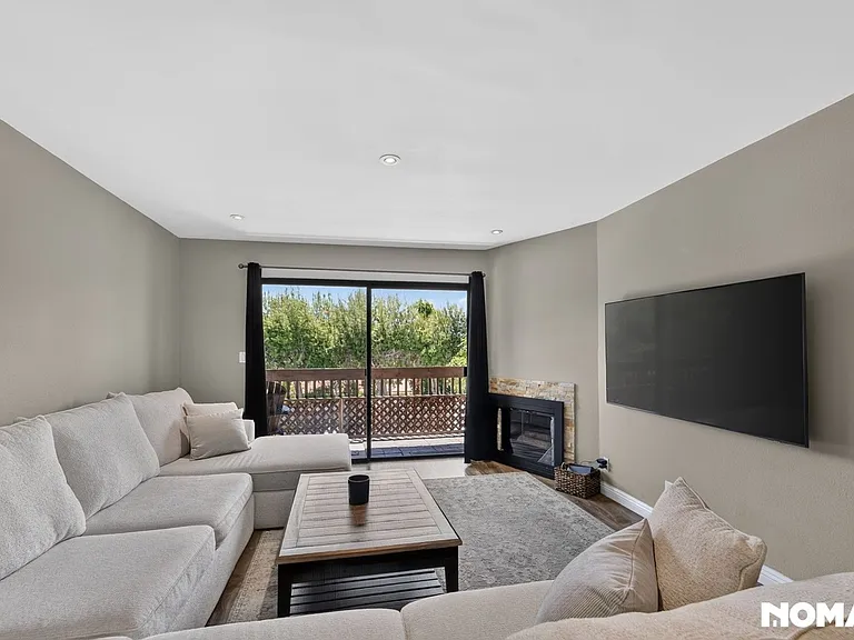 22100 Burbank Blvd #333D — Photo 1