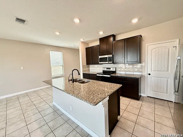4 bed, 2.5 bath, 2314 sqft, $2,050 — Photo 4