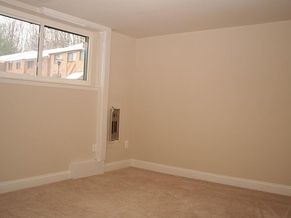 Basement room/office