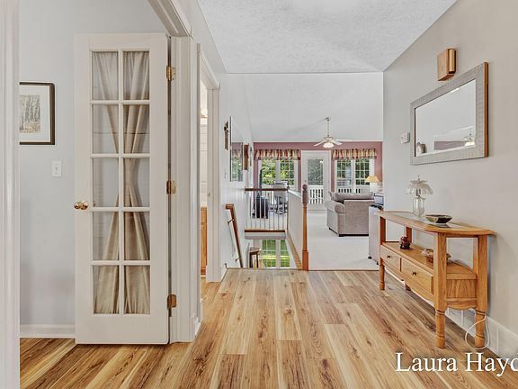 3rd image of 6880 Beechwood Dr