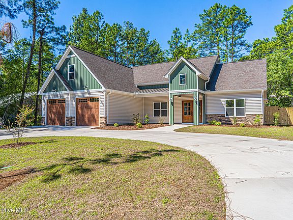 3rd image of 265 Sugar Pine Drive