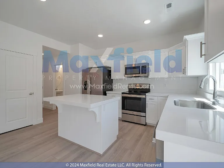 1592 N 1950 E — Photo 4