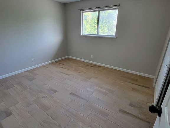 5th image of 3528 Heatherton Dr APT 6
