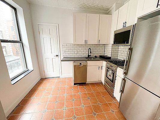 3rd image of 34 Downing St APT 1