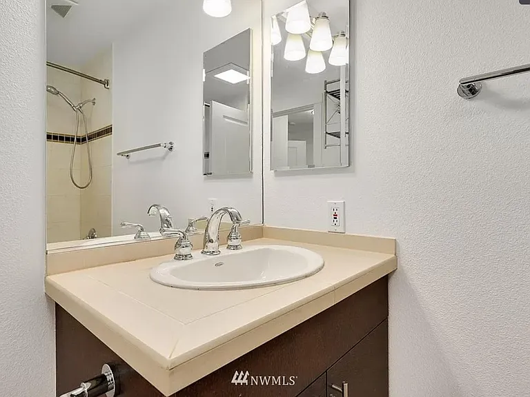 626 4th Ave W #402 — Photo 5