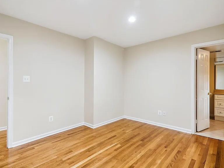 9309 Langford Ct — Photo 38