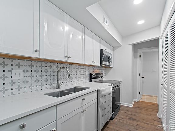 5th image of 7117 Stonington Ln
