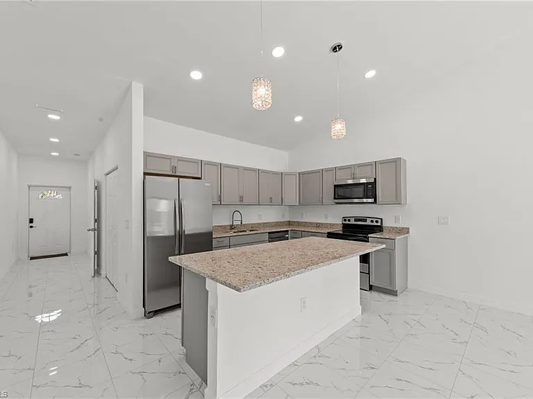 1940 Laverna Ave — Photo 5