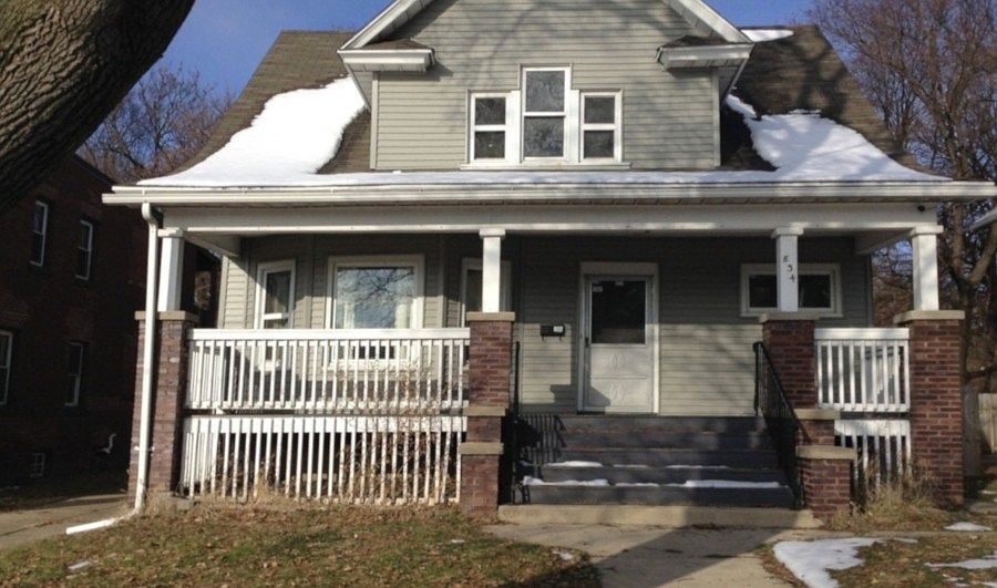1st image of 834 10th Ave