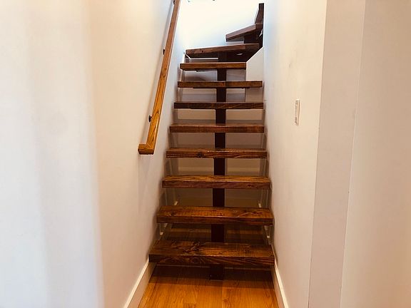 5th image of 391 Woodbine St APT 3L