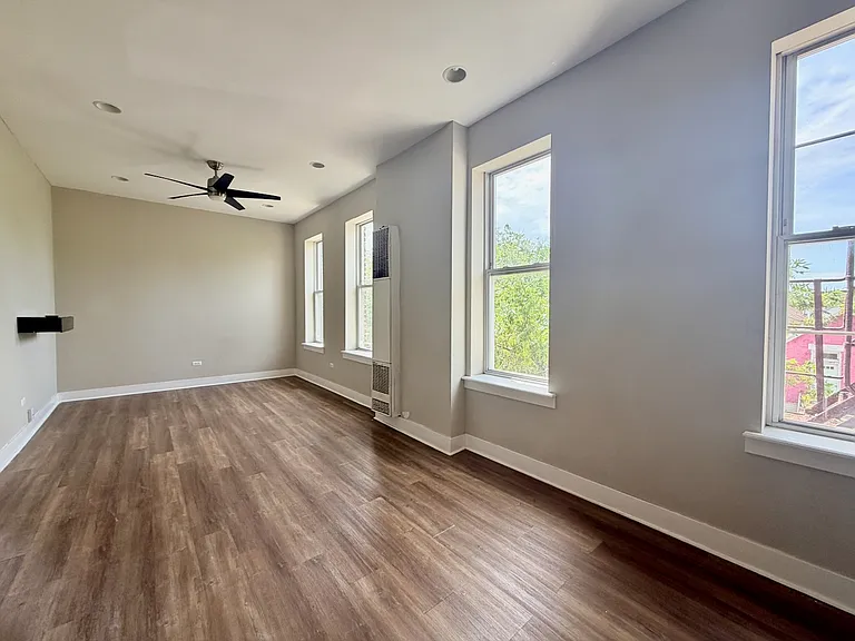 2059 W 23rd St #2R — Photo 5