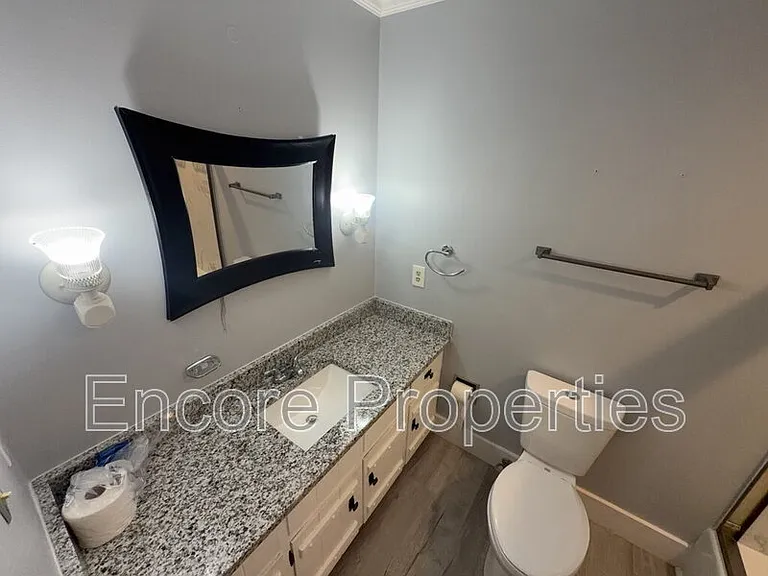 2102 Oakcrest Ct — Photo 9
