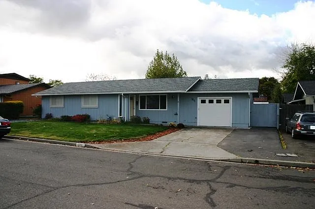 1231 Triangle Dr photo 1