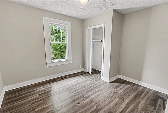 1447 Wharton Ave — Photo 11