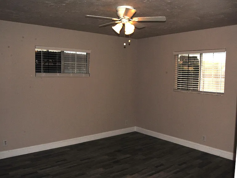 8817 Butternut Ave — Photo 12