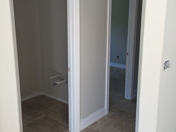 4th image of 1010 Apple Ave