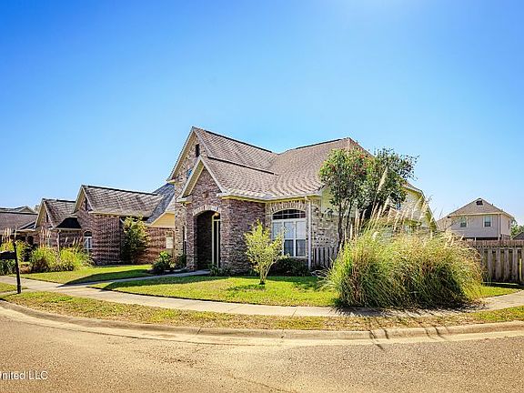 2nd image of 528 Palm Breeze Dr