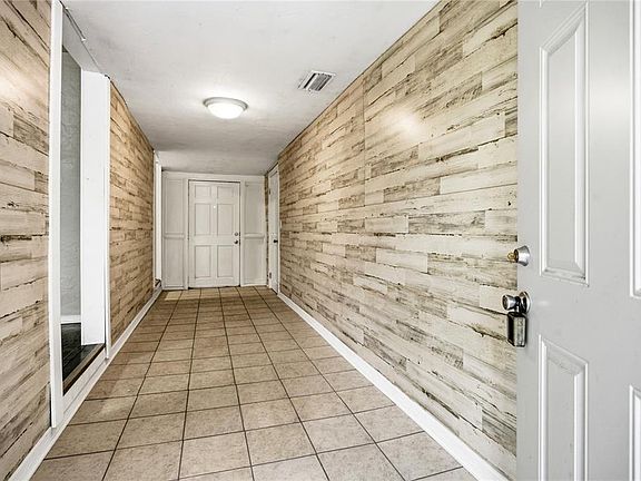 4th image of 1334 NE 1ST AVENUE
