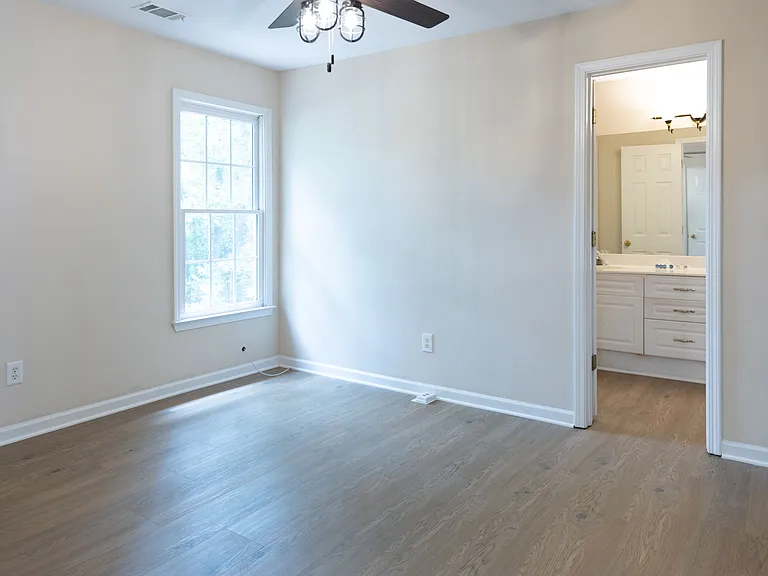 1649 Crittenden Ln — Photo 20