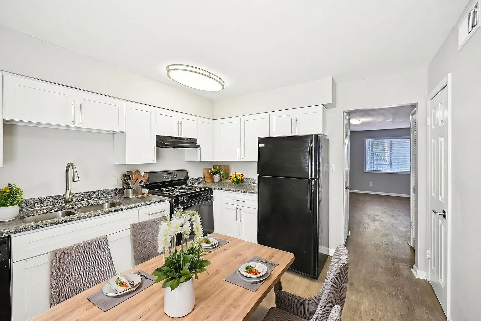 Amber Grove Apartments — Photo 1