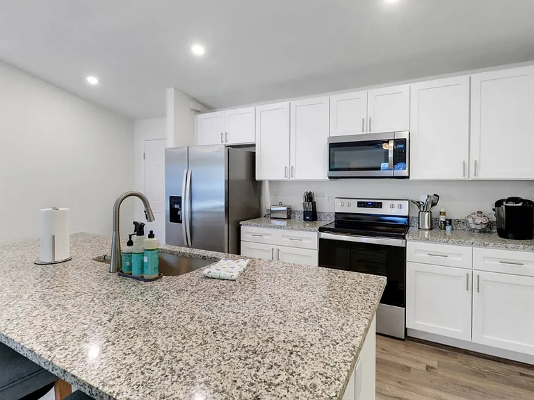 1120 NW 21st Pl — Photo 9