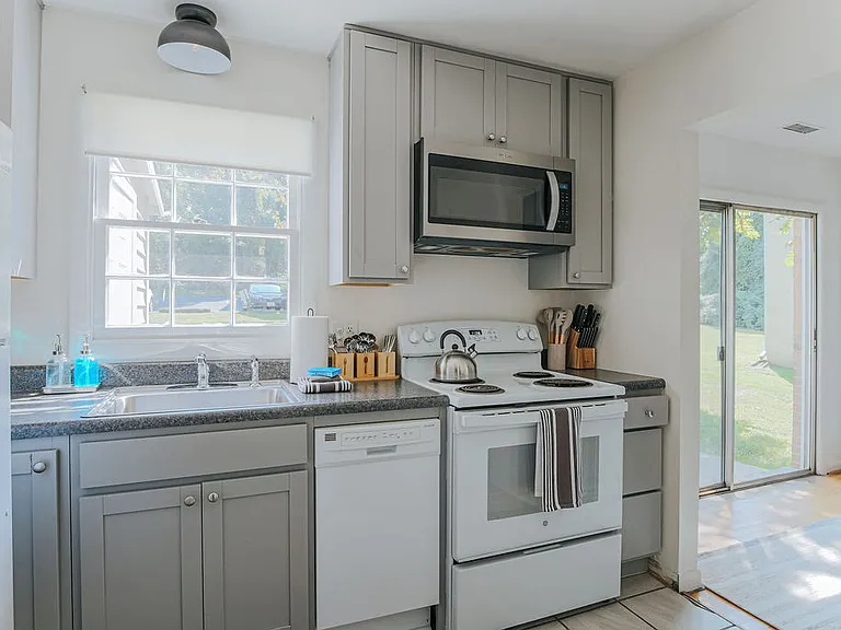 100 Westerly Ave #B — Photo 11