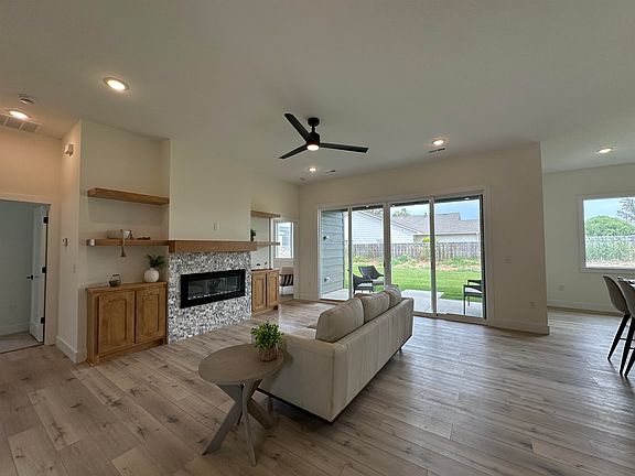 4th image of 4434 N Sunny Cir