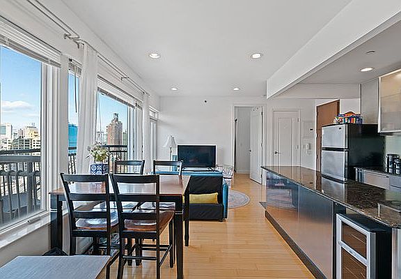 5th image of 189 Bridge St APT 14C