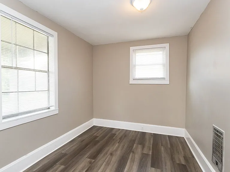 457 Roanoke Ave — Photo 6