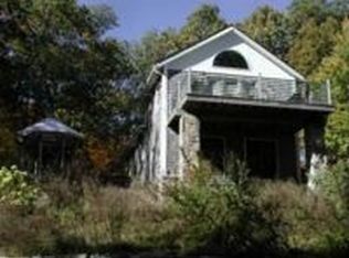 11 Overlook Rd W, North Stonington, CT 06359