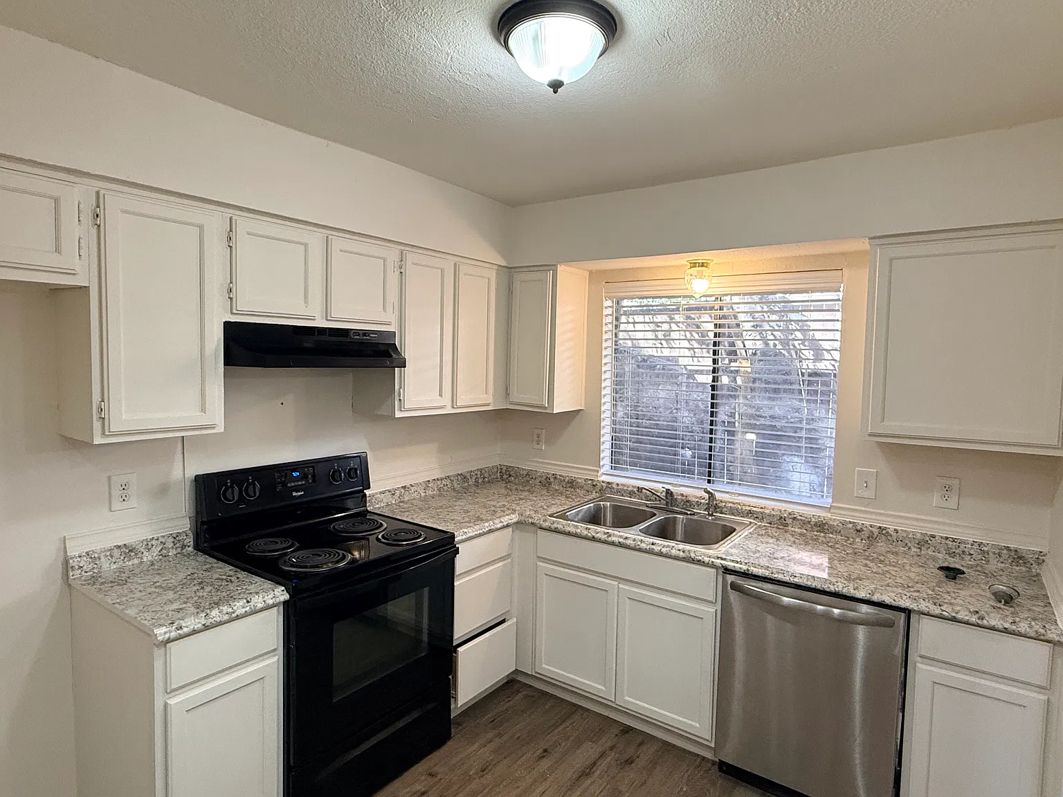 2 bed, 1092 sqft, $1,850 — Photo 3