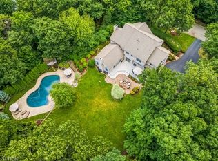 8 Goldfinch Run, Kinnelon, NJ 07405