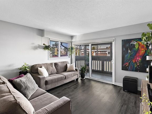 4th image of 1525 Hillside Ave #401