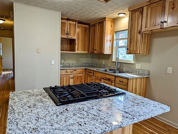 5th image of 502 Hannibal St
