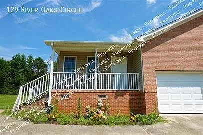 3 bed, 1400 sqft, $1,525 — Photo 2