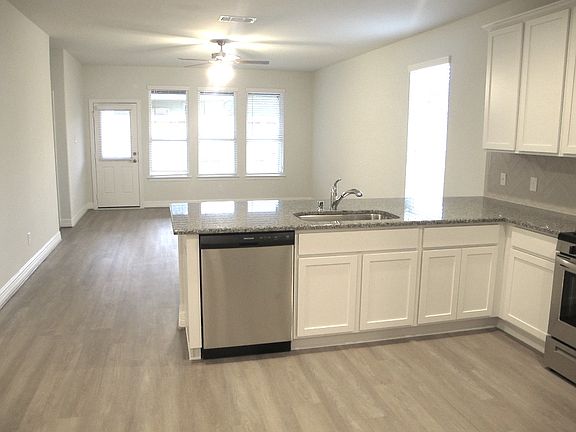 3rd image of 40637 Guillemont Ln