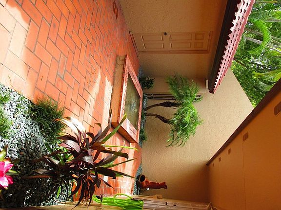 3rd image of 3746 Alcantara Ave