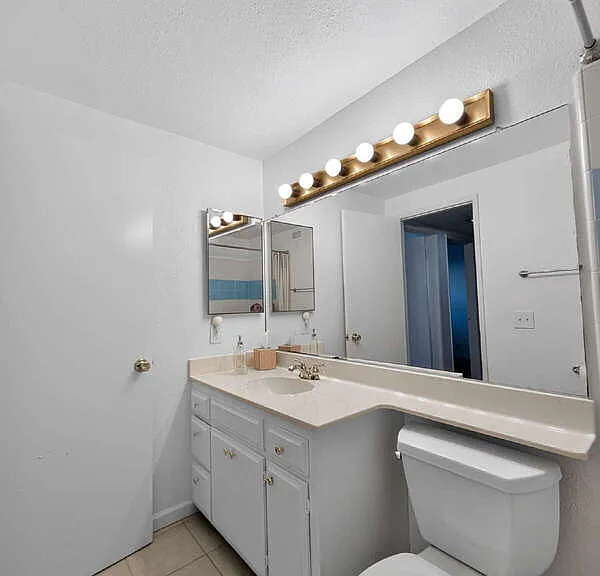 4459 Avenida Granada — Photo 17