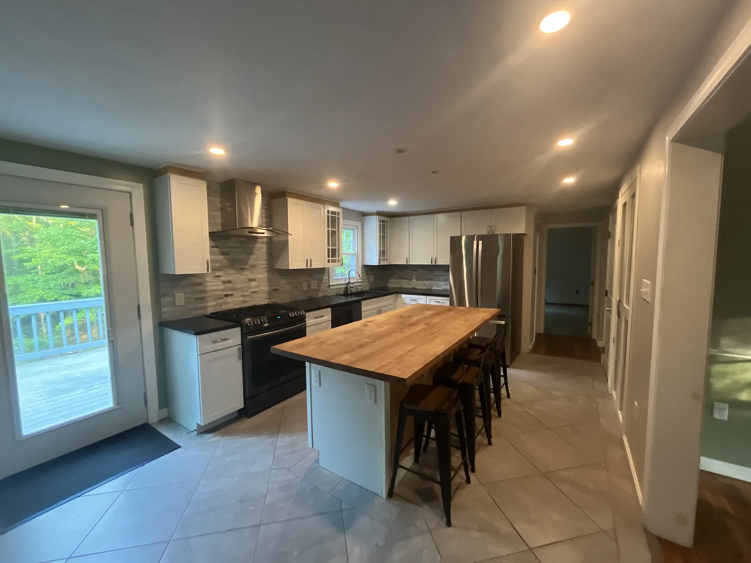 4 bed, 2.5 bath, 2648 sqft, $3,700 — Photo 4